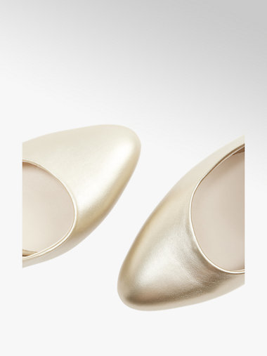 Deichmann 2025 gold shoes